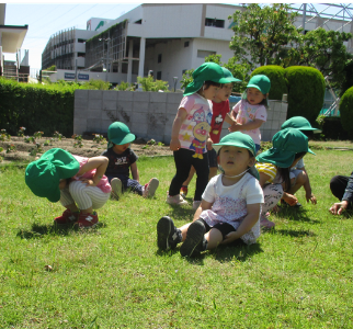 令和3年6月芝生ちくちく