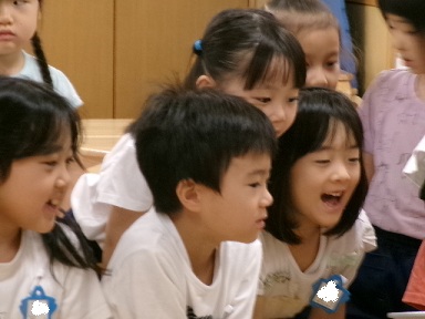 こどもが話を聞いている様子2