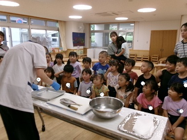 こども達が話を聞く様子3