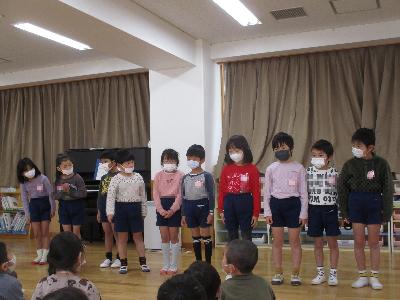 みんなの前で並びます