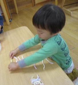 毛糸を並べる
