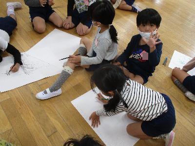 話し合う子ども