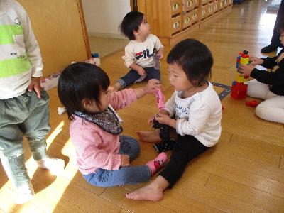 靴下履かせて