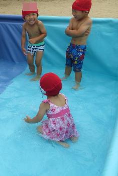 初めてのプール遊び（3歳児）