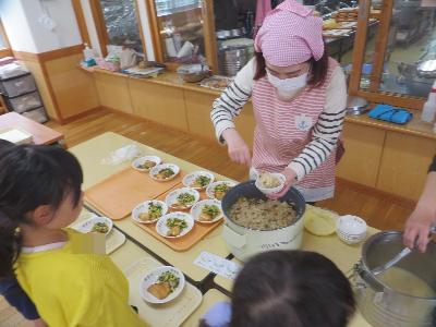 配膳の様子