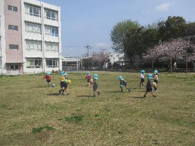 ボール遊び