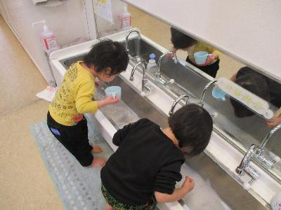 水を口から出す