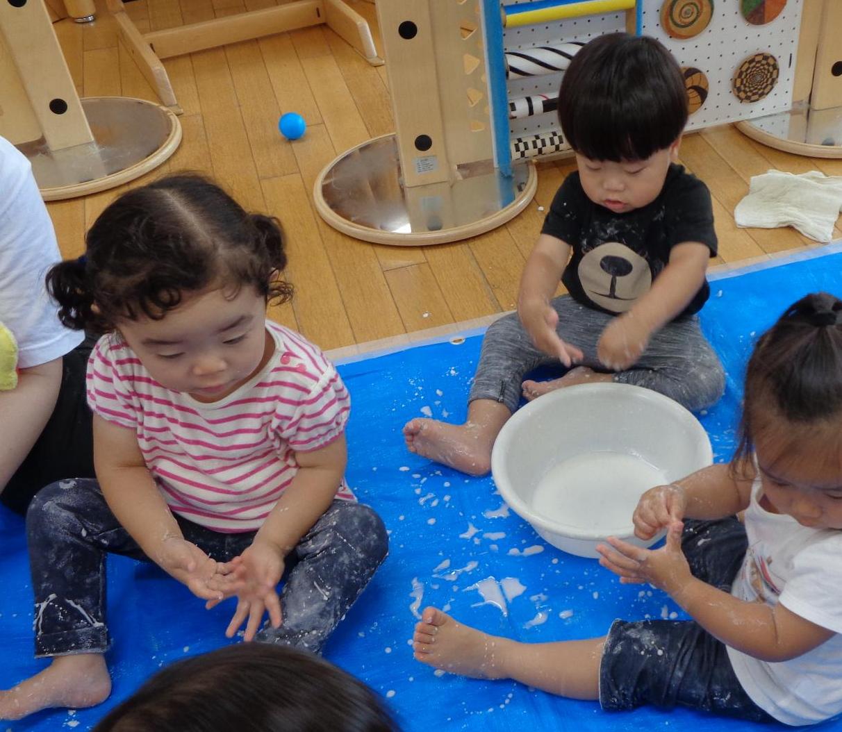 片栗粉に触れる3