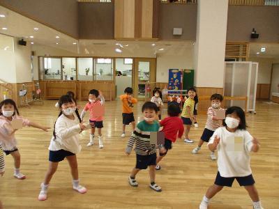 ダンスをする子ども2