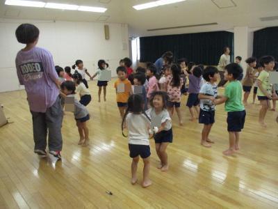 ふれあい遊びを楽しむ子ども達