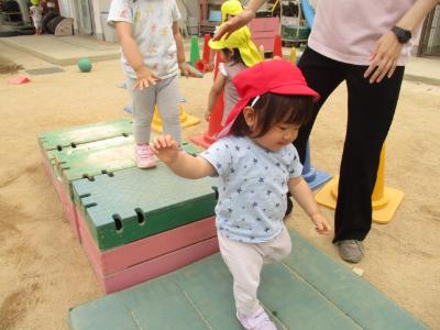 少し高い巧技台から降りたよ！