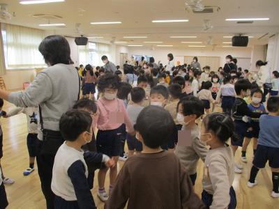ふれあい遊びをしたり