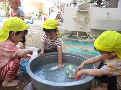 水を触ろう
