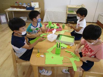 虫のペープサートを作る