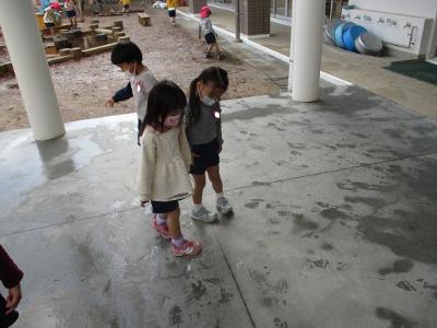 この足跡は！？