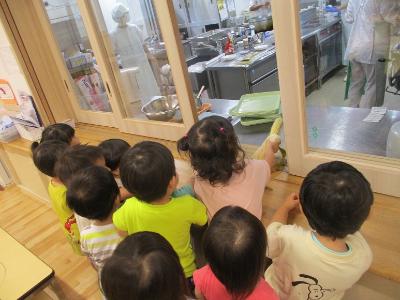 調理室に持って行く