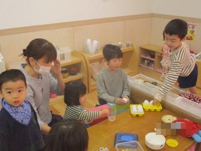 乳児クラスの玩具を通して