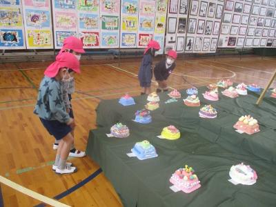 ケーキが、僕たちよりも細かい！