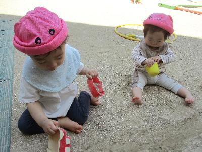 触ってみたい！2（0歳6月）