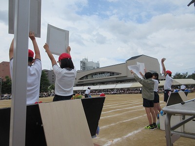得点係が点数を示してくれます。