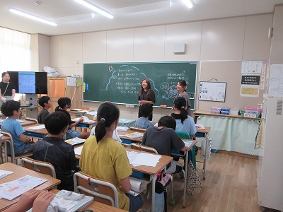 3～6年生の教室を回って自己紹介