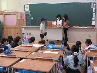 一生懸命に読んでくれる様子に、低学年も真剣に聞いてくれていました。