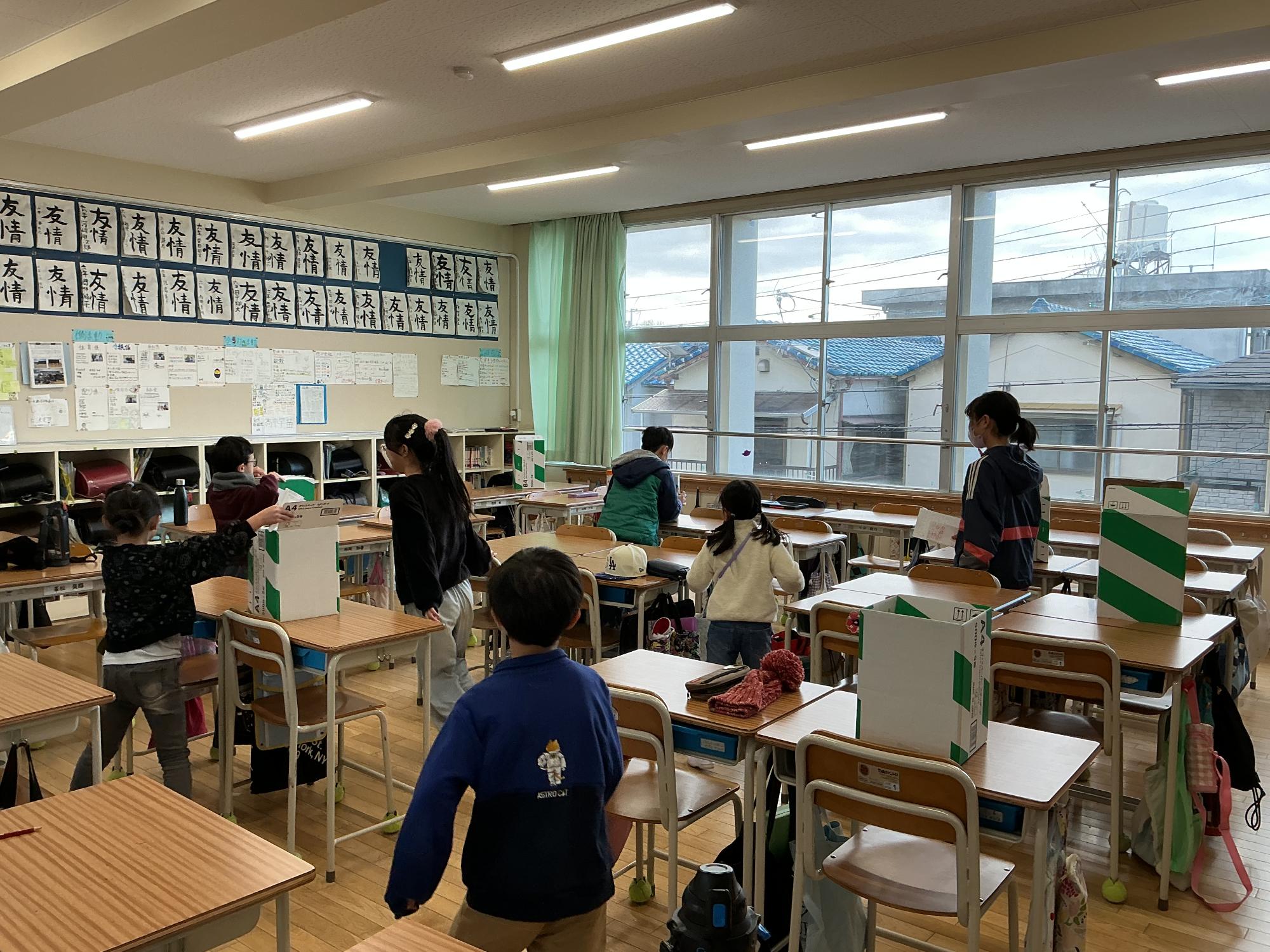 学校かくれんぼ（教室）