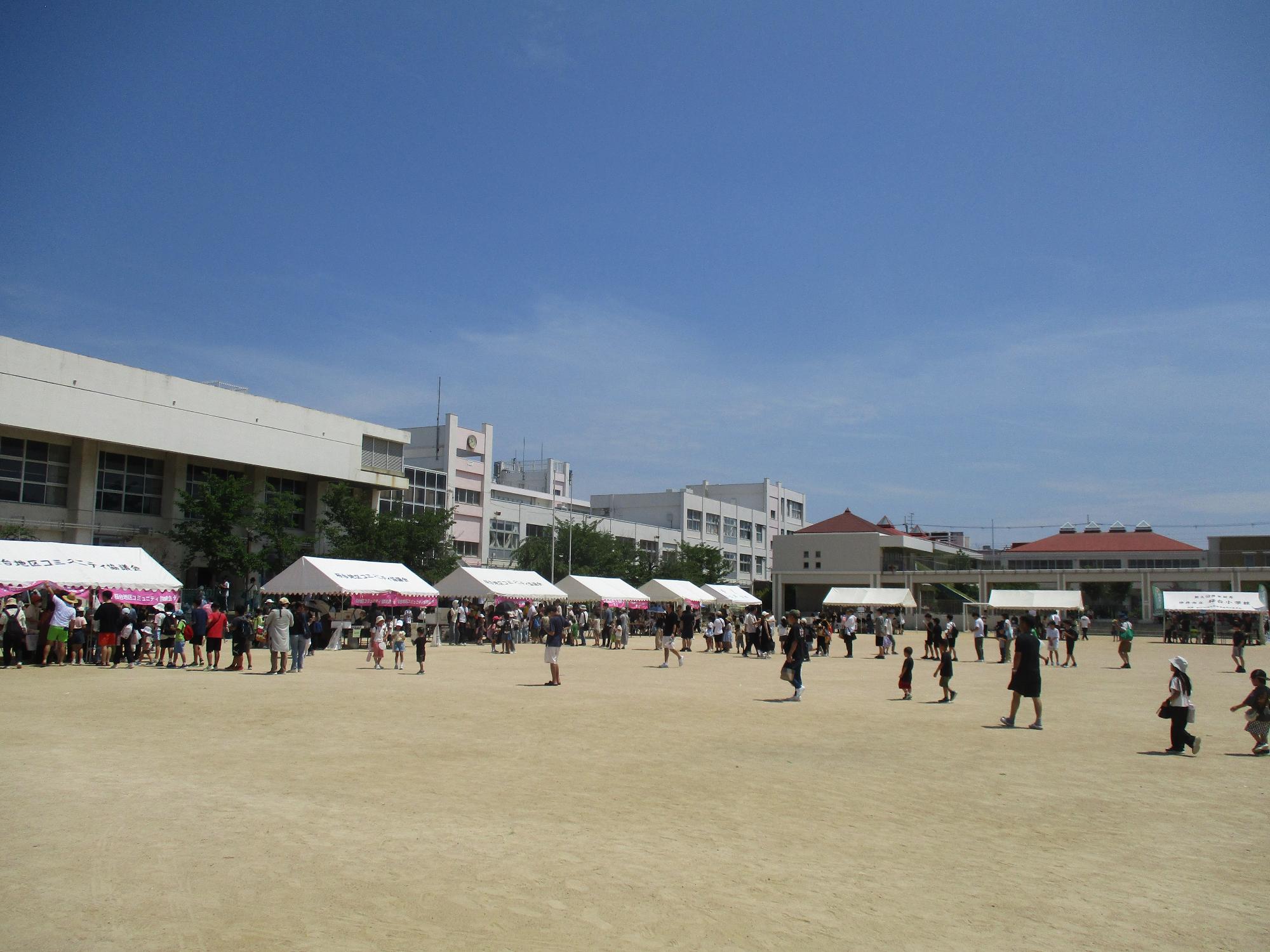 会場