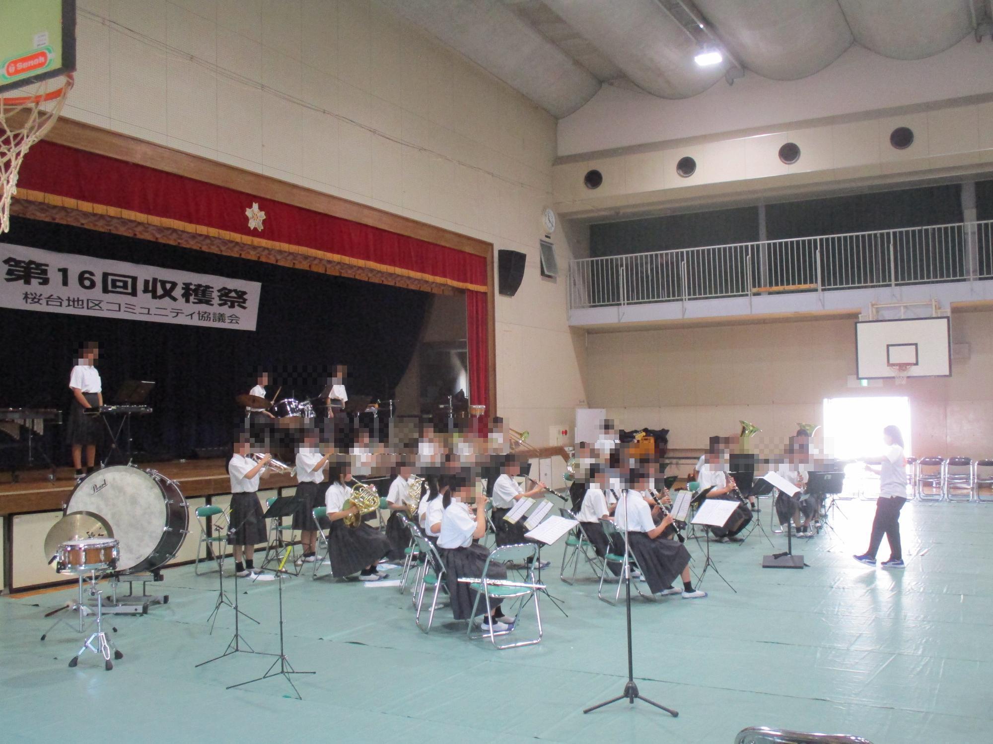 中