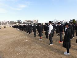 避難訓練の様子（黙祷）