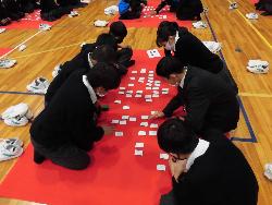 1年生カルタ（百人一首）大会の様子