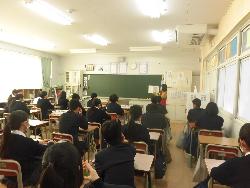 本の読み聞かせのようす