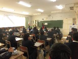 本の読み聞かせのようす