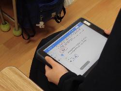公開授業の様子（タブレットを使用した授業）