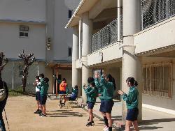 2年生球技大会の様子（応援する生徒達）