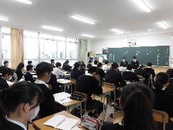専門委員会のようす（本部役員からの説明）