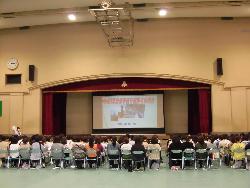 修学旅行説明会の様子