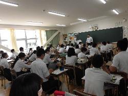 修学旅行事前指導のようす（学活）