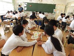 2年生学活の様子（コミュニケーションすごろく）
