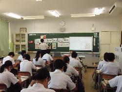 公開授業の様子（2年家庭科）
