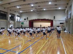 学年練習の様子（3年男子ハカ）