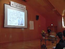 全体会のようす（講演会）