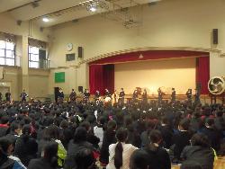 音楽鑑賞会の様子（体験コーナー）