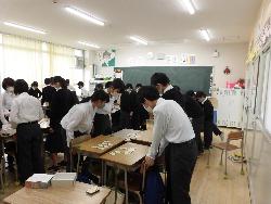 1年生（百人一首大会の練習）