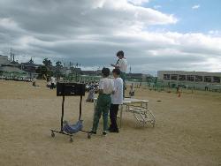 大縄の練習を進行する様子