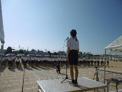 開会式の様子（生徒会長あいさつ）