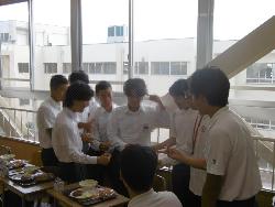 昼食時の様子