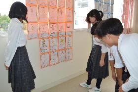 展示鑑賞の様子