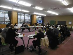 学校運営協議会の様子（生徒会との交流）