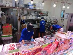 トライやるの様子（大起水産）